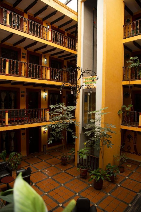 Hotel Catedral San Cristobal de las Casas Luaran gambar